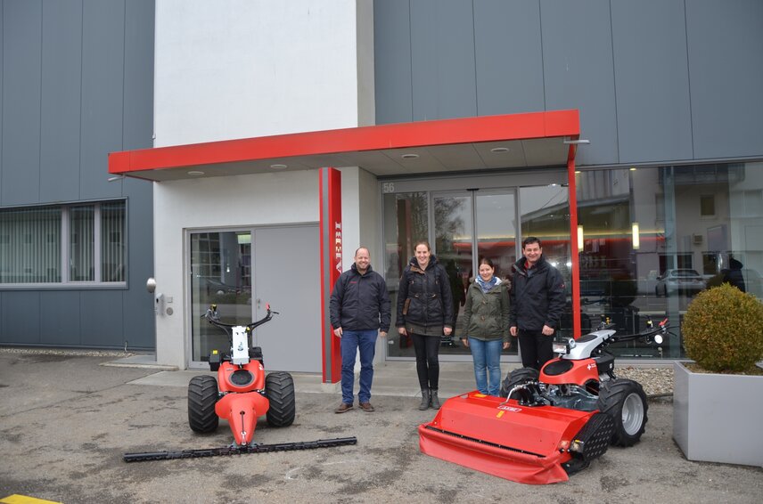 Looking forward to their new "army" of Aebi Combicut single-axle machines: Renate Schärz (2nd from right) and Jasmin Fritz (2nd from left) at the handover in Burgdorf. They were welcomed by Niklaus Schnider, Agriculture Sales Manager (right in the picture), and Andreas Kumli, Municipal Sales Manager (left in the picture)