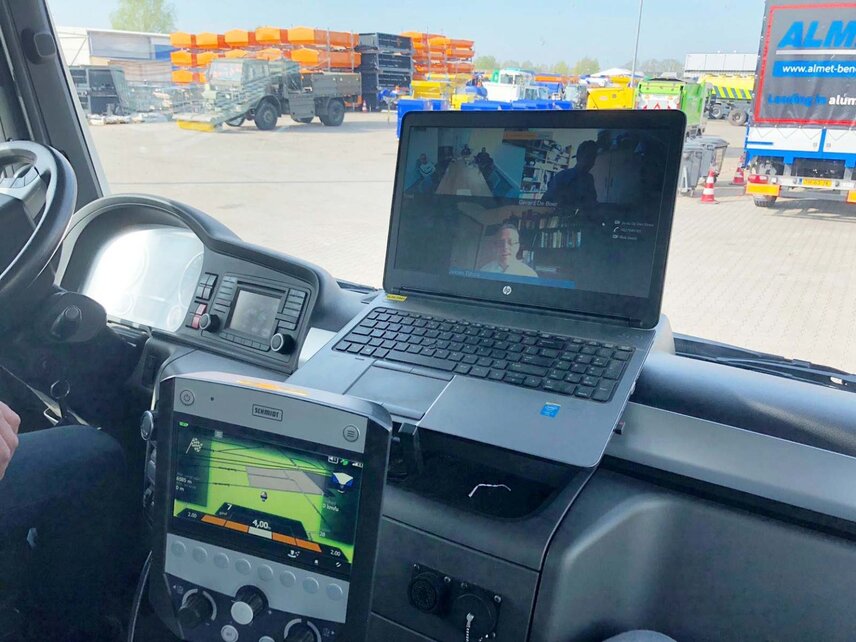 Foto der Fahrerkabine vor Abfahrt der Demoroute
