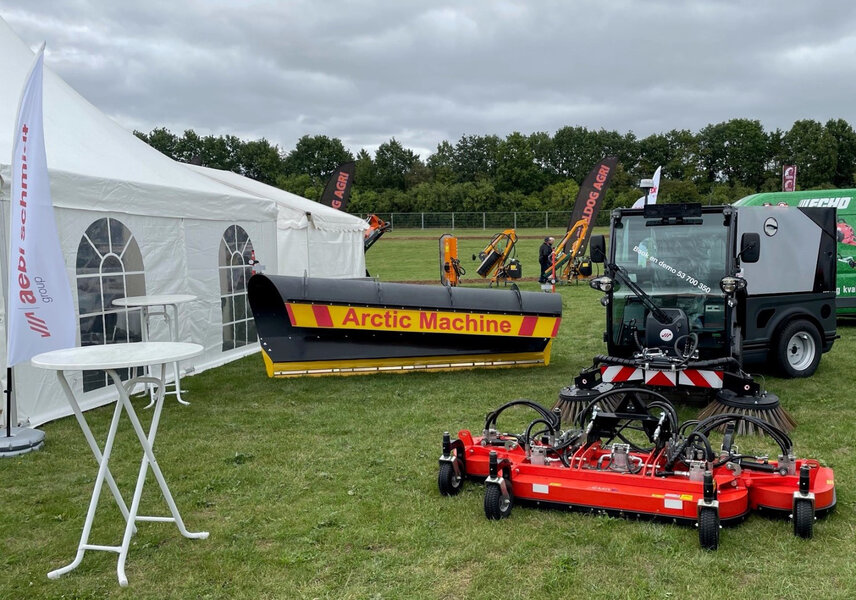 Arctic snow plough HPD3400 and Schmidt Flexigo 150 with attachments