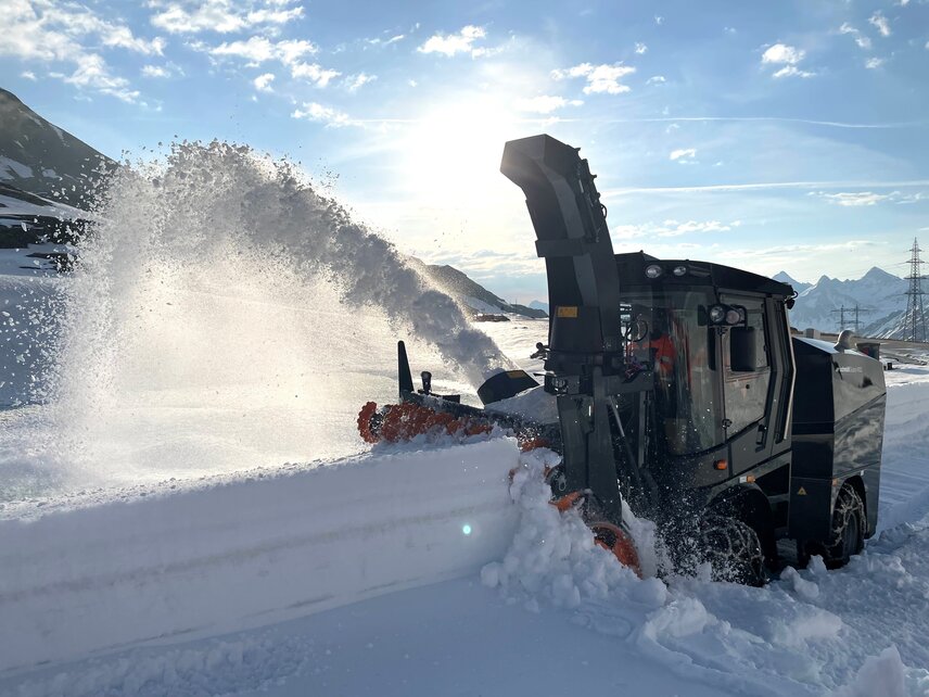 Precise and fast snow clearance with throwing distances of up to 40 m