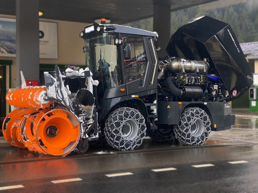 The black Supra 4002 at BUSSET Transport SA's own petrol station.