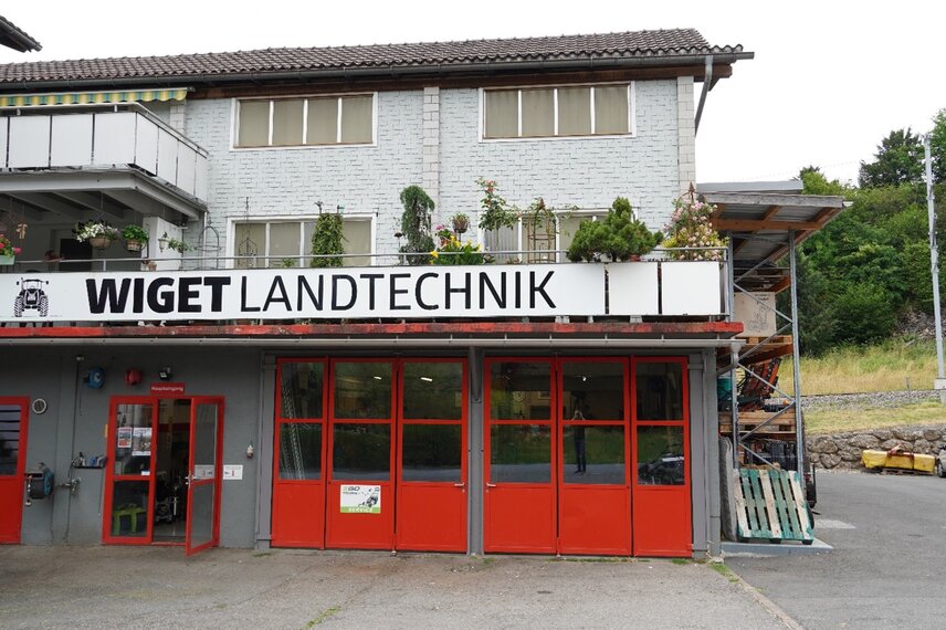 Since 1994, the Wiget family has been servicing, repairing and selling agricultural machinery in their workshop in Sattel SZ.
