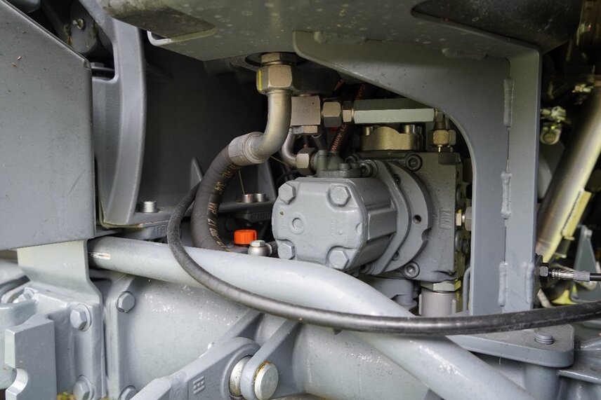 The hydraulic pump of the TT 211⁺ now has a capacity of 40 l/min instead of the previous 30 l/min.