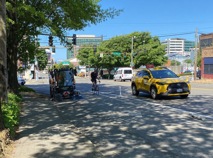 The eSwingo 200+ in action clearing a Seattle bike lane (Photo Credit: SDOT)