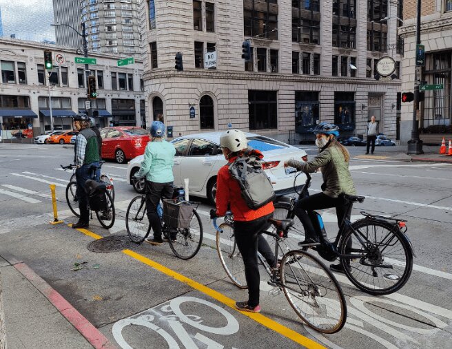 Les cyclistes de PBL sur la 4ème avenue de Seattle (Photo : Jeanne Clark de SDOT)