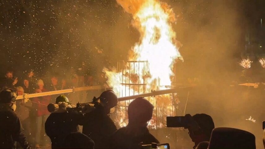 During the nighttime Chienbäse procession, fire wagons carrying several cubic metres of burning wood move through the city — leaving dirt and ash behind.