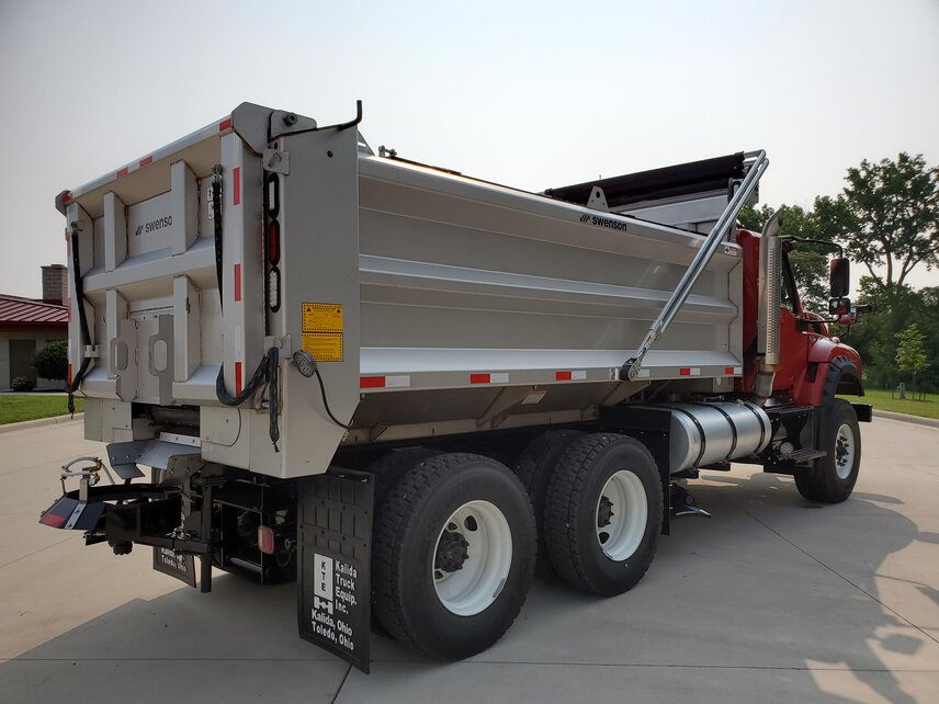 This tandem axle chassis features an APB Select with a flat-floor design. These versatile bodies can be built in lengths ranging from 9’ to 18’. Many other custom options are also available.