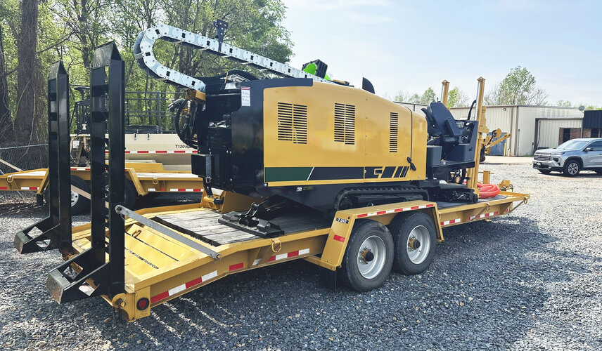 The Towmaster T-24D directional drill trailer is a purpose-built drop-deck trailer ideal for transporting horizontal directional drilling (HDD) equipment.