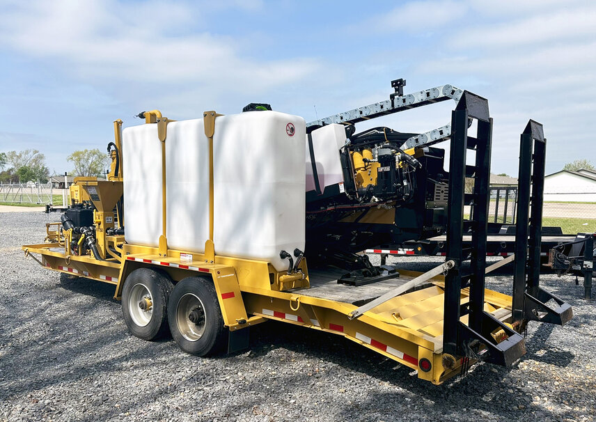 The T-24D hauls wider drills like the Ditch Witch JT21 and Vermeer D24 G4 along with mixers, tanks, and support gear.