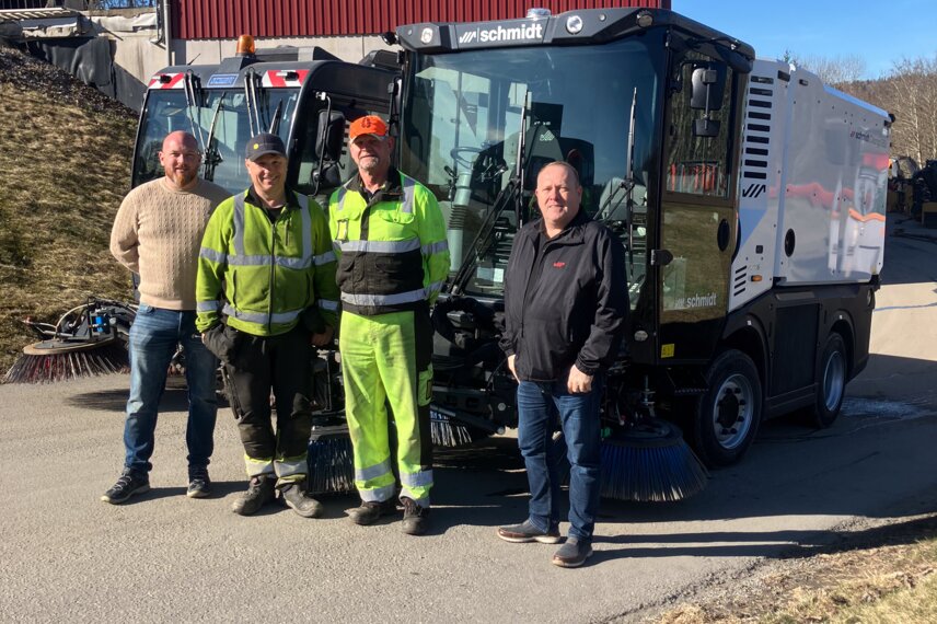 L-R: John Vidar Paulsen (Aebi Schmidt Norge), Halvor Mørck (H. Fjeldstad AS), Trond Ødeli (H. Fjeldstad AS), Arne Cato Snarvold (Aebi Schmidt Norge)