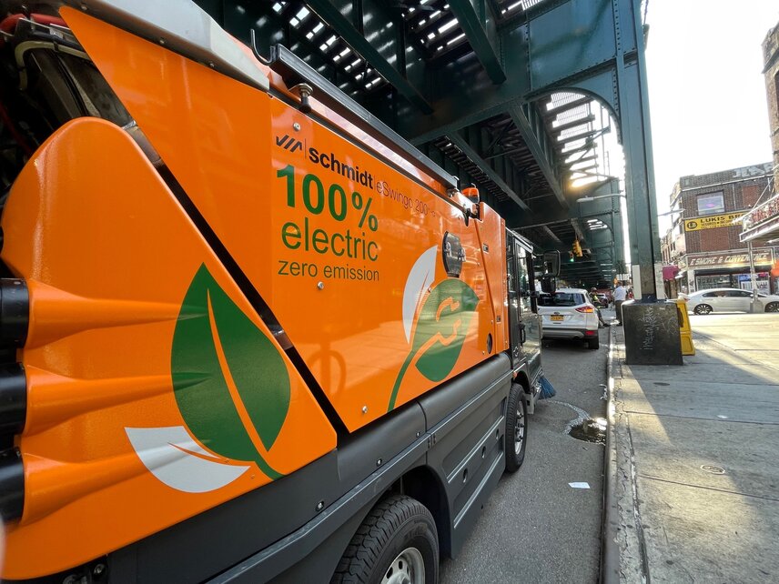 Une grande puissance dans les espaces restreints : l'eSwingo 200+ se faufile dans les rues étroites et les pistes cyclables sans émissions et avec une agilité maximale.
