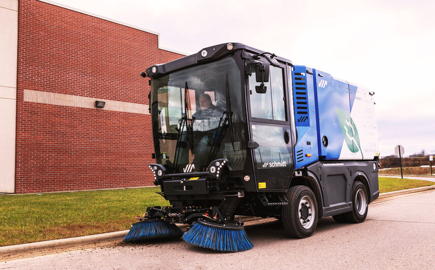 Plus de capacité pour les gros travaux : le véhicule entièrement électrique eCleango 550 s'attaque aux itinéraires exigeants avec une grande capacité et un confort optimal pour l'équipage tout au long de la journée.
