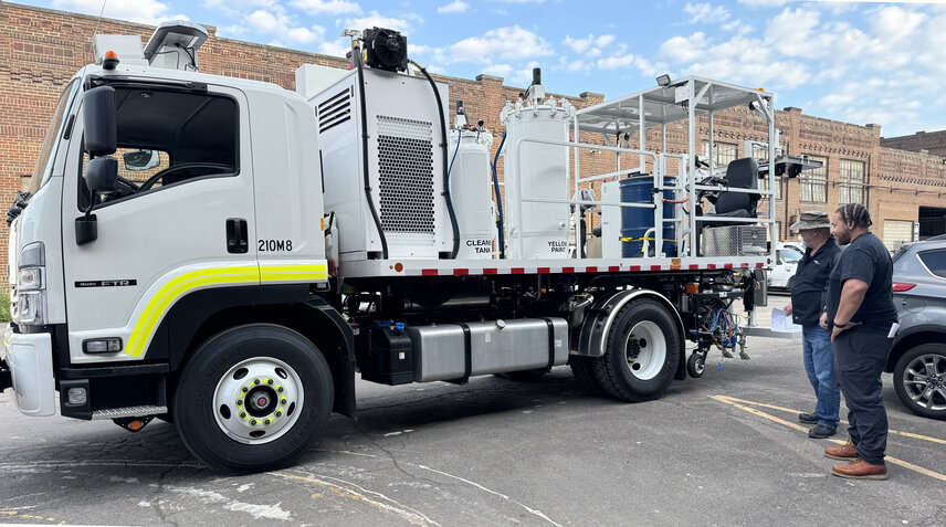 Ob es sich um das zuverlässige Pressure Pot, das flexible Pumper oder das leistungsstarke Airless System handelt, M-B Companies hat die perfekte Fahrbahnmarkierungsmaschine für Ihre Bedürfnisse.