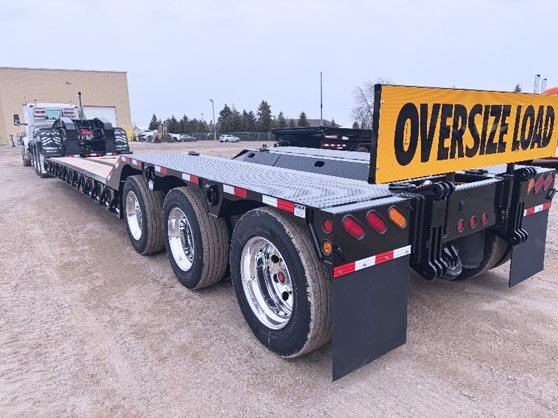 La remorque à col de cygne amovible Towmaster 21 360 lb T-110DTG Low-Boy est dotée d'un châssis modulaire, de composants prépeints et d'une conception conviviale pour un chargement rapide et facile. Entièrement fabriquée en interne, elle offre la durabilité et la qualité que vous attendez d'une véritable Towmaster.