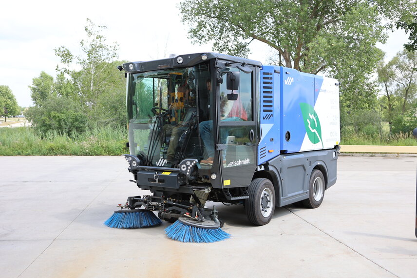 De volledig elektrische eCleango van Schmidt biedt technici praktische ervaring met geavanceerde apparatuur.