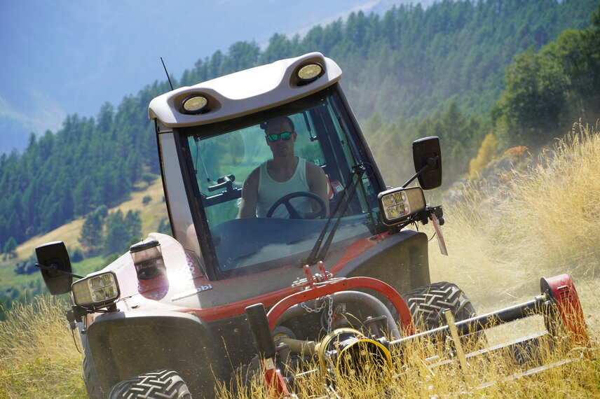 In action: Christian Jaggi mulching an area with the Aebi TT 211⁺.