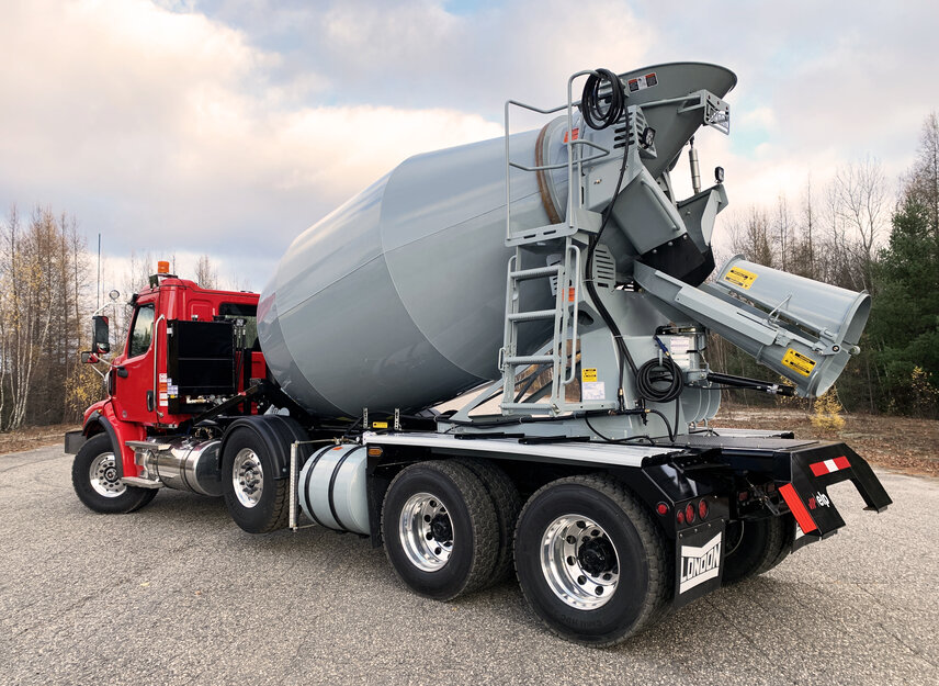 De nieuwe IBS-gemonteerde cementmixer, een standaard Londense cementmixer van 6 m³, breidt het Aebi Schmidt IBS-platform uit.