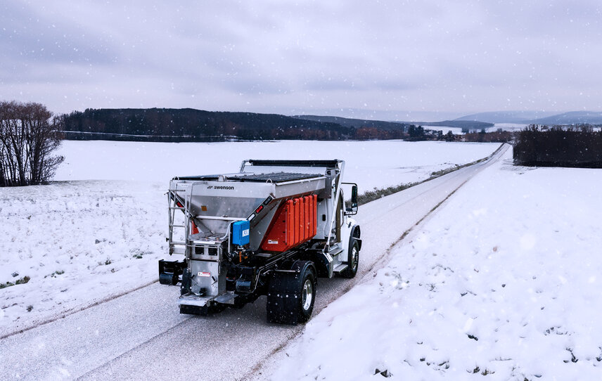 Wenn schwere Wintereinbrüche eintreten, benötigen Kommunen schnellen Zugang zu zuverlässiger Ausrüstung. Es ist von entscheidender Bedeutung, die Strassen frei zu halten und den Verkehr in den Gemeinden zu gewährleisten.