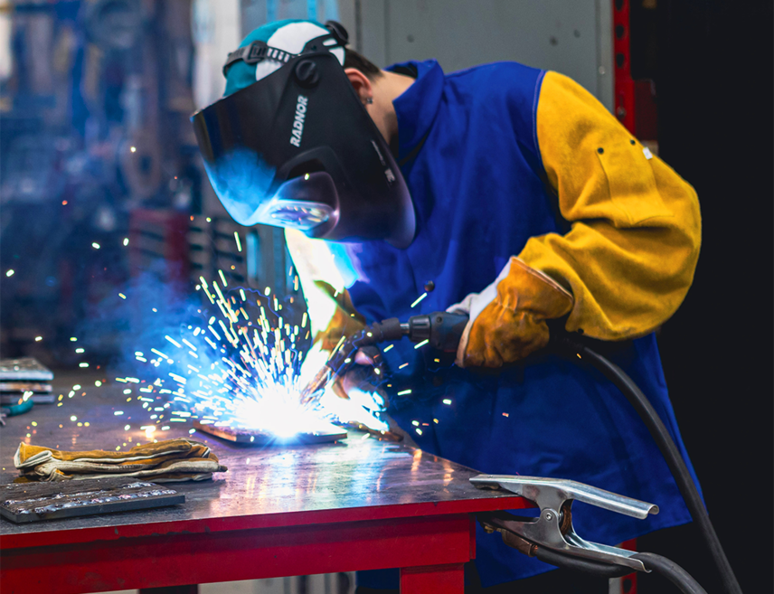 Construido por personas que trabajan duro y se enorgullecen de cada pieza.