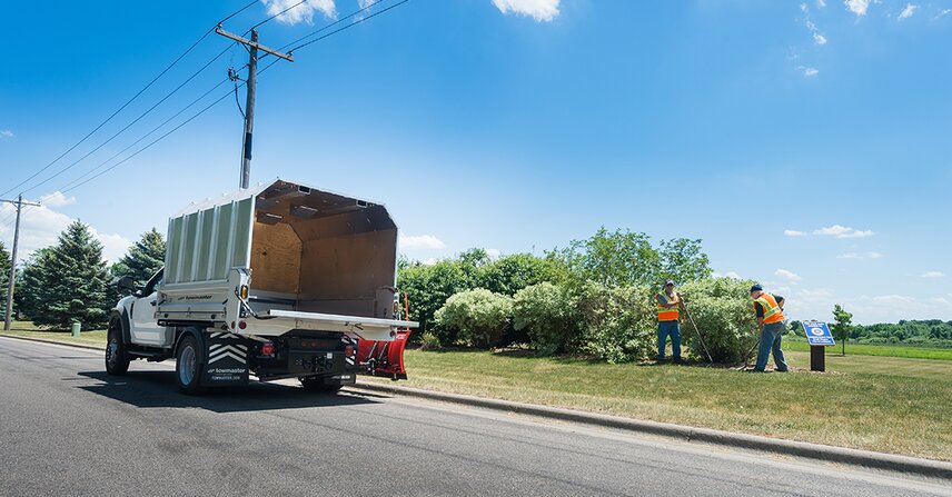 Los vehículos de Towmaster ofrecen un rendimiento fiable y de alta resistencia en todas las aplicaciones municipales, durante todo el año.