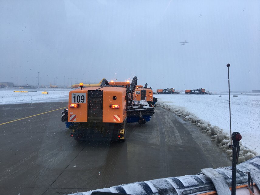 When the snow falls, the training pays off – real-life deployment in convoy operation at LEJ.