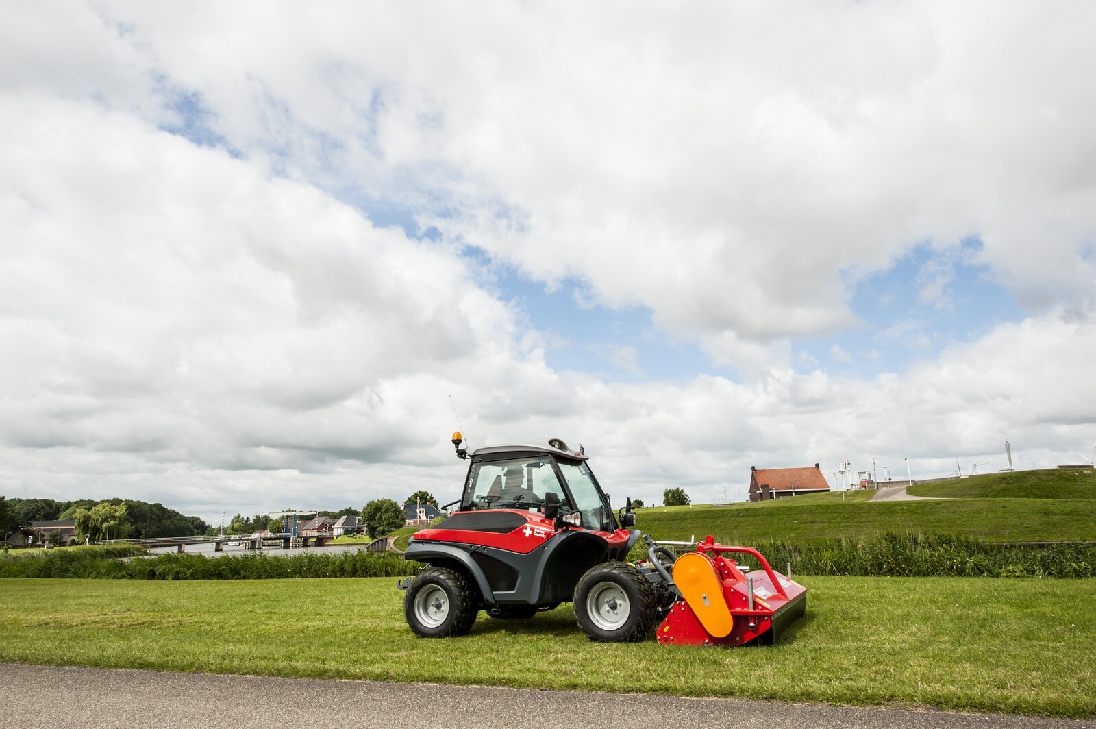 Aebi%20TT211_mower_waterboard_015_13113_rb19_13113.jpg