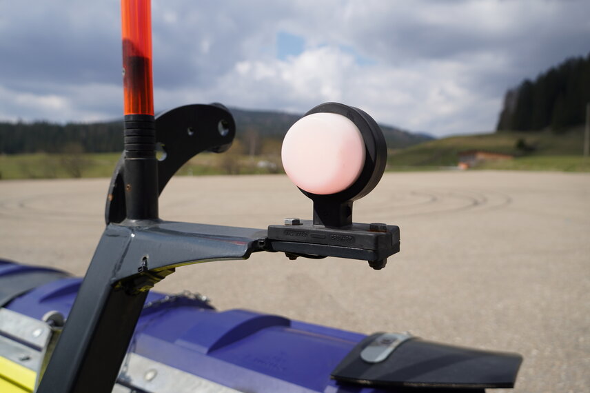 The Tarron HP-2W’s LED position lights to indicate the current working width.